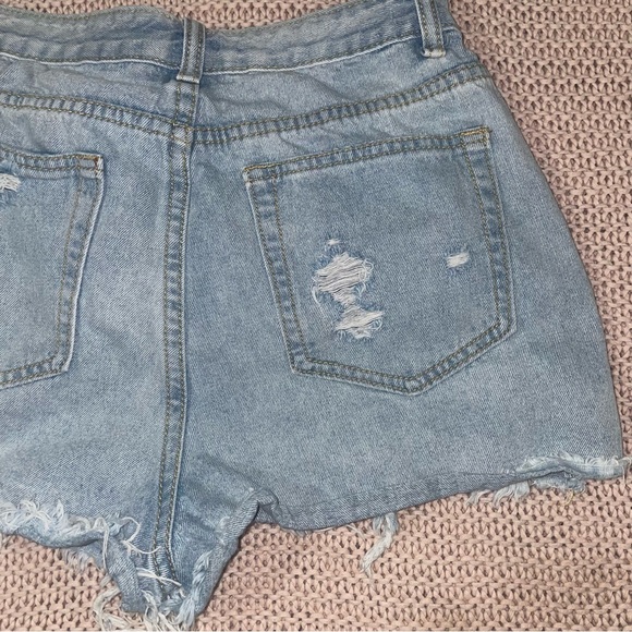 Distressed Jean Short Shorts Never Worn - Picture 5 of 8